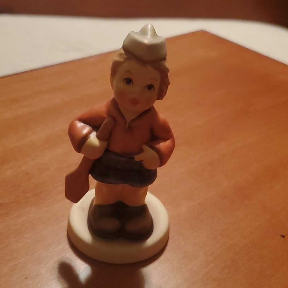 Goebel MI Hummel Club Collectible Figurine First Mate 2002/2003